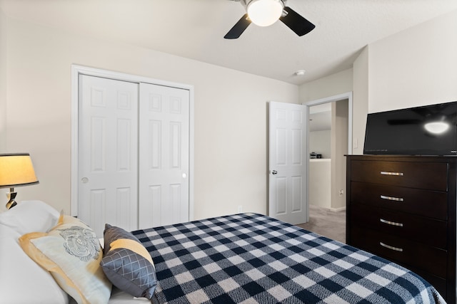 bedroom featuring light carpet, ceiling fan, and a closet