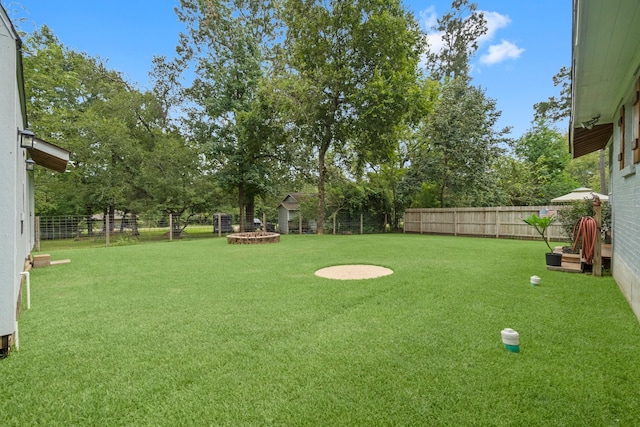 view of yard featuring an outdoor fire pit