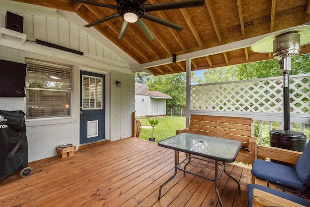 sunroom / solarium featuring vaulted ceiling and ceiling fan