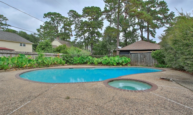 view of pool featuring an in ground hot tub