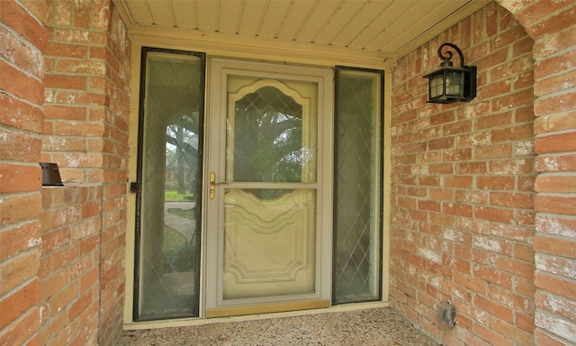 property entrance featuring covered porch