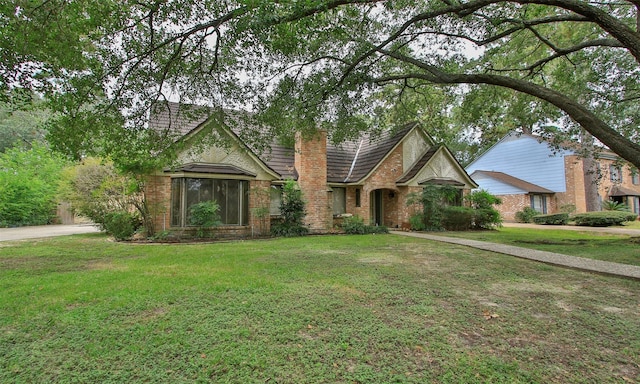 view of front of house with a front lawn and brick siding