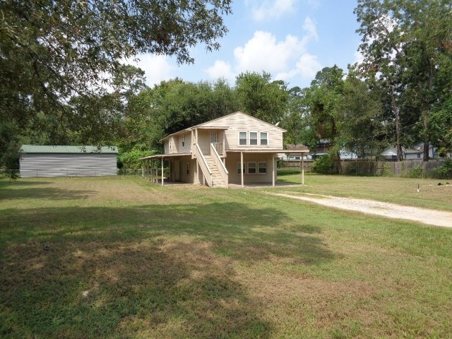 view of front of home featuring a front yard