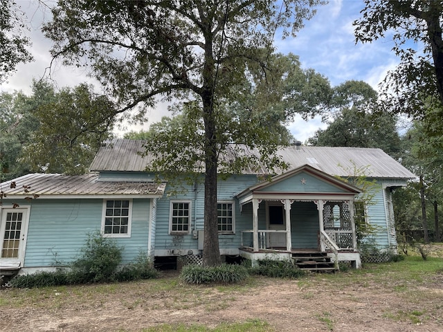 view of front facade featuring covered porch