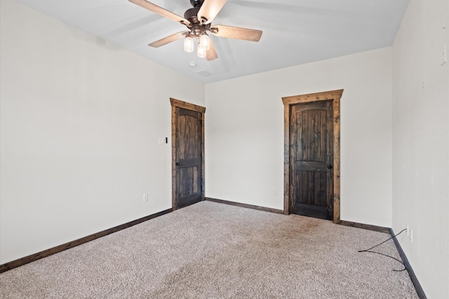 carpeted empty room featuring ceiling fan