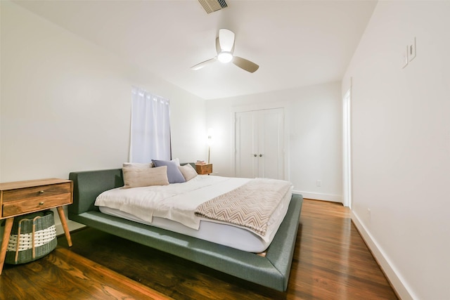 bedroom with ceiling fan, a closet, and dark hardwood / wood-style floors