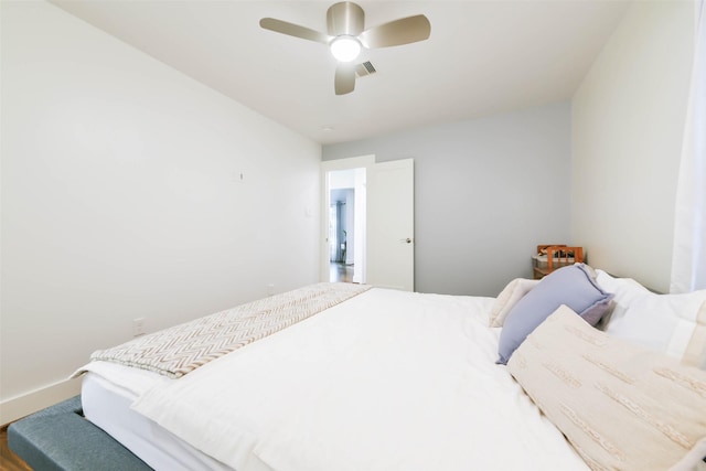 bedroom with ceiling fan