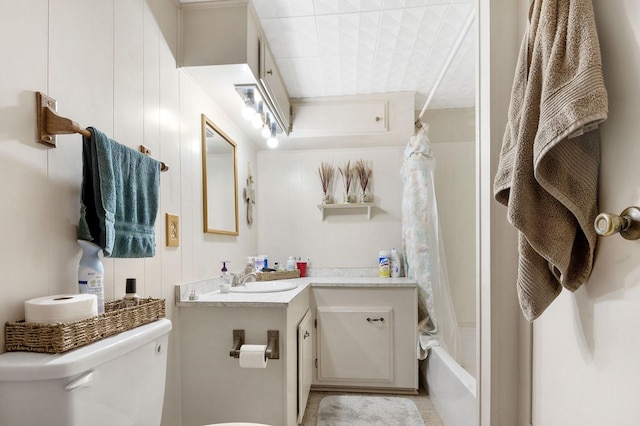 full bath with vanity, toilet, and shower / tub combo with curtain