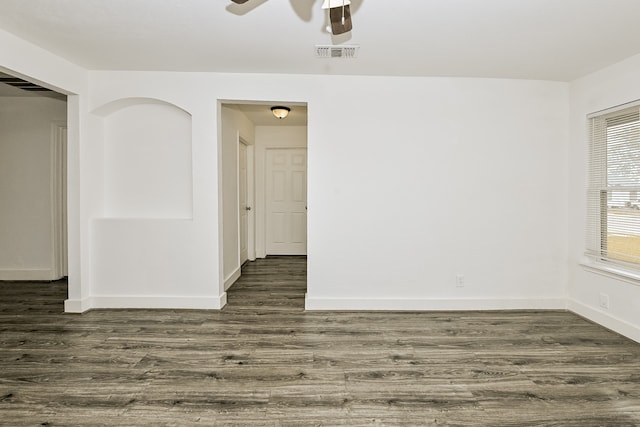 unfurnished room featuring dark wood-type flooring and ceiling fan