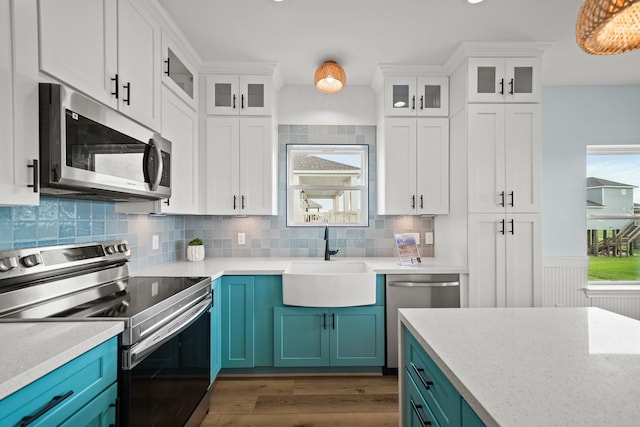 kitchen with blue cabinetry, sink, white cabinetry, dark hardwood / wood-style flooring, and stainless steel appliances