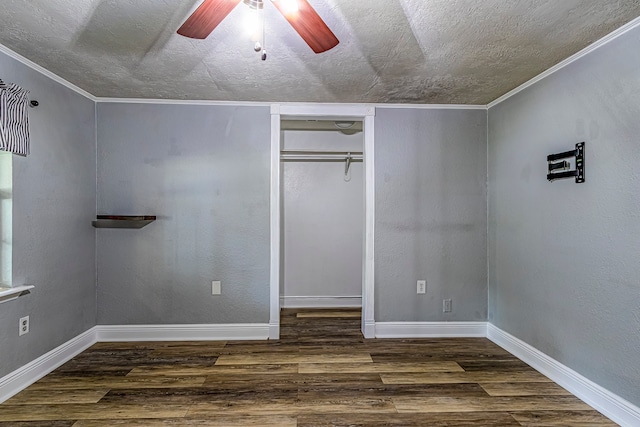 unfurnished bedroom featuring a textured ceiling, dark wood-type flooring, ceiling fan, and a closet