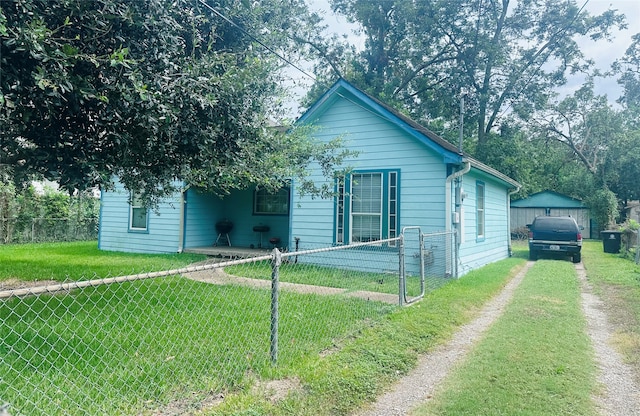 view of front of house with a front lawn