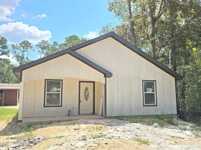 view of front of property