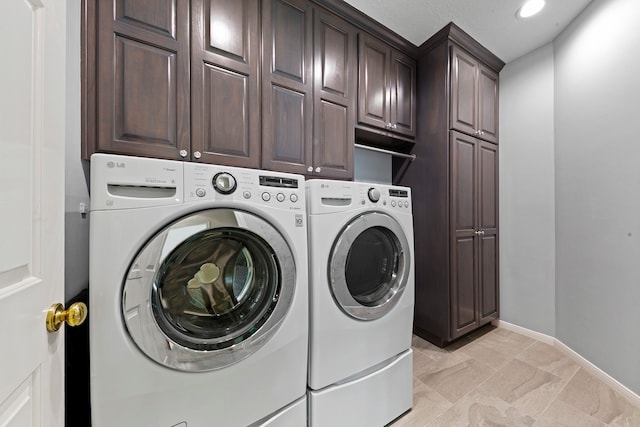 laundry room featuring cabinets and independent washer and dryer