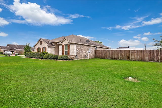 view of side of property featuring a lawn