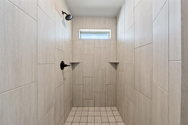 bathroom featuring tiled shower