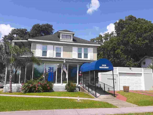 view of front facade featuring a garage and a front yard