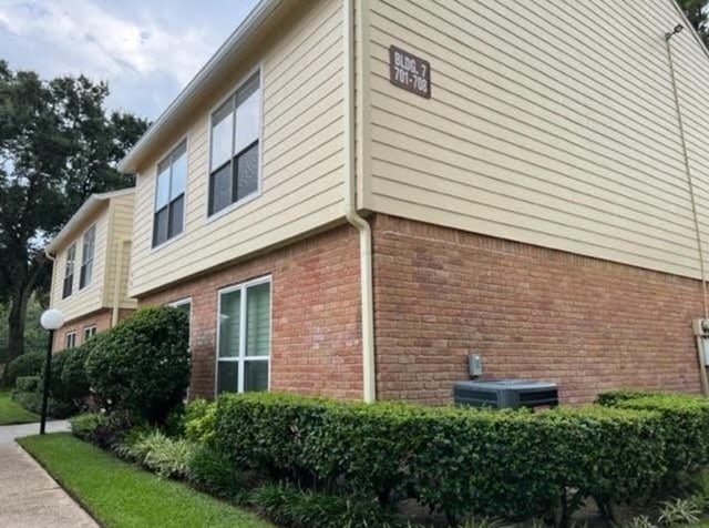 Listing photo 2 for 14515 Wunderlich Dr Unit 708, Houston TX 77069