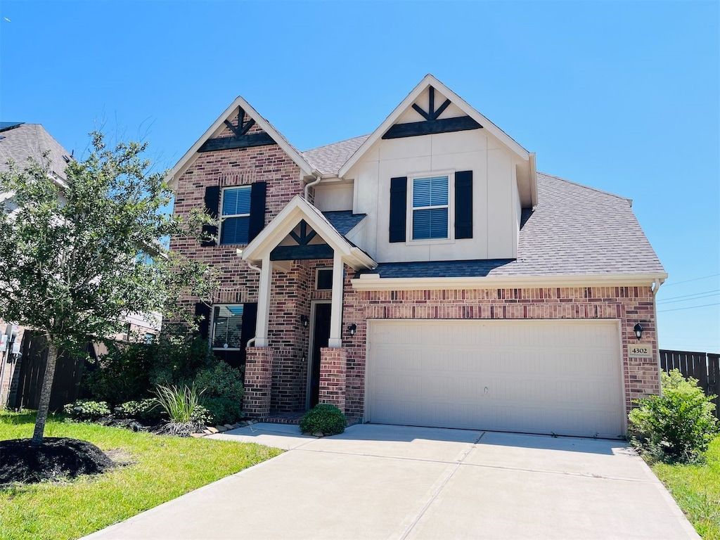 view of front facade featuring a garage