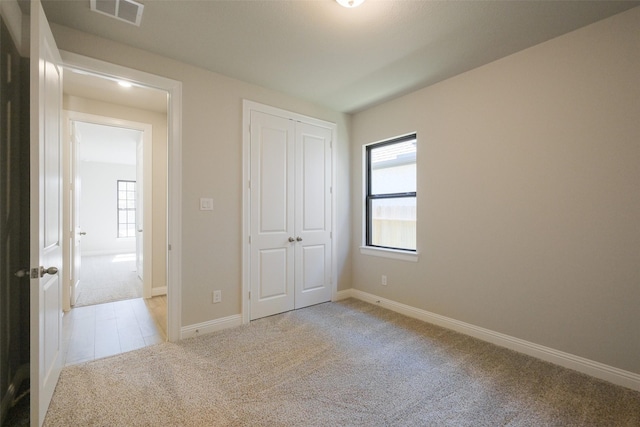 9715 Hunters Run Dr, Missouri City, TX 77459 - unfurnished bedroom with light carpet, visible vents, baseboards, and a closet