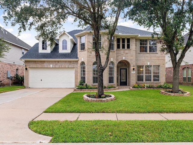 view of front of house featuring a front lawn and a garage