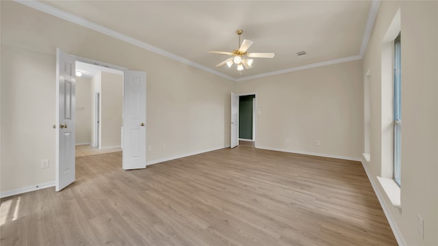 unfurnished room featuring light wood-type flooring, ceiling fan, and crown molding