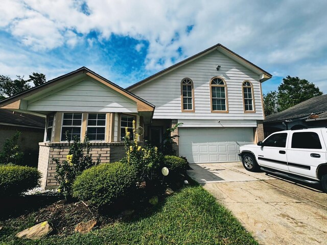 view of front facade featuring a garage