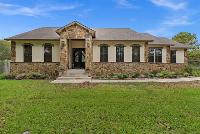 view of front facade with a front lawn