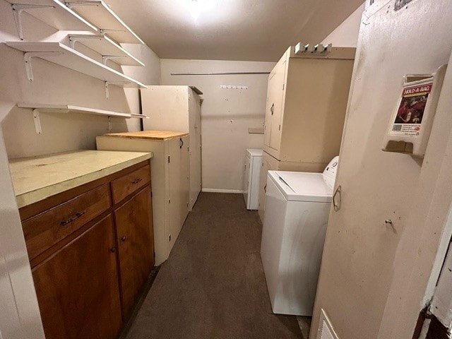 washroom featuring cabinets and washing machine and dryer