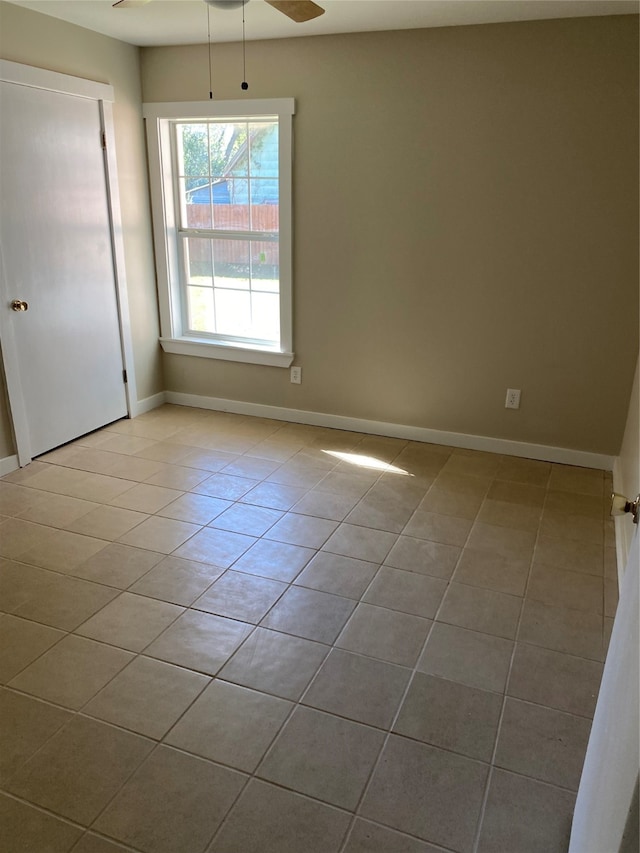 unfurnished room featuring light tile patterned flooring and ceiling fan