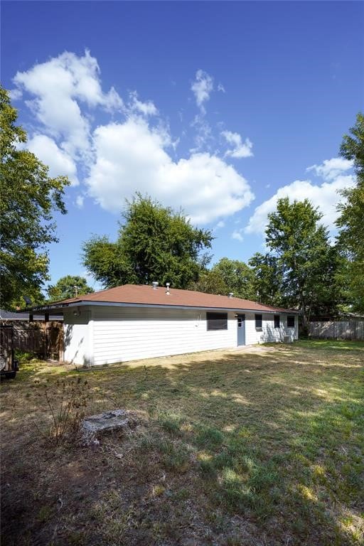 view of side of property featuring a lawn