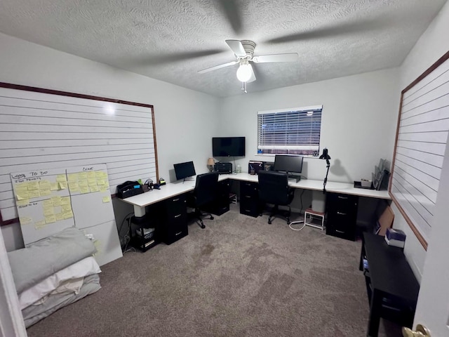 office area with ceiling fan, carpet floors, and a textured ceiling