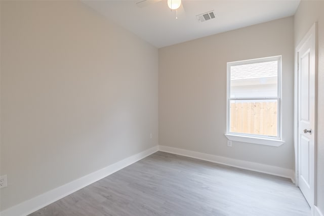 empty room featuring light wood-type flooring and ceiling fan