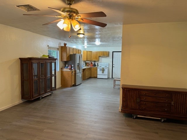 kitchen with electric stove, stainless steel fridge, a textured ceiling, wood-type flooring, and ceiling fan