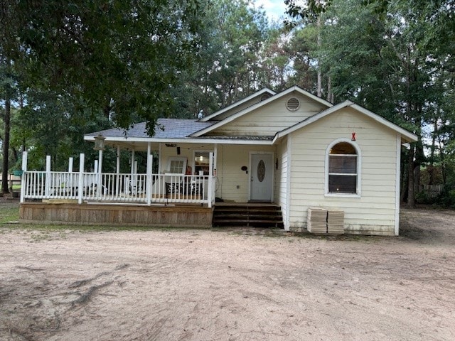 view of front facade with covered porch