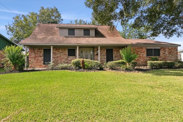 view of front facade featuring a front yard