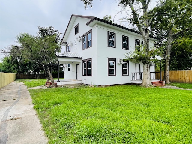 view of front facade featuring a front lawn