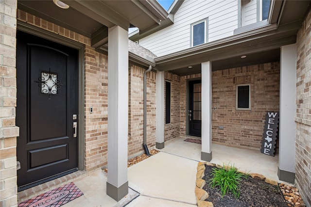 entrance to property featuring covered porch