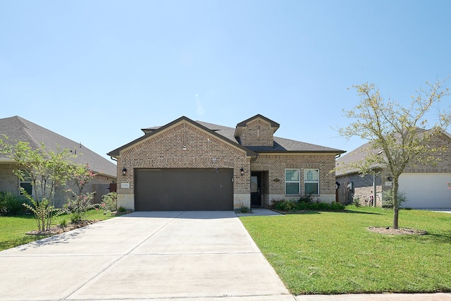 view of front facade featuring a front lawn and a garage