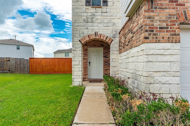 entrance to property featuring a yard