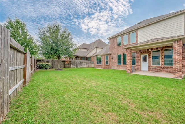 view of yard featuring a patio