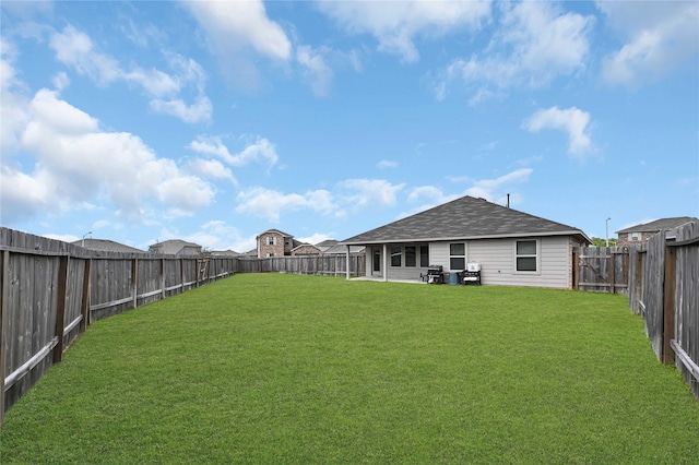 view of yard featuring a patio