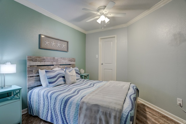 bedroom featuring ceiling fan, dark hardwood / wood-style floors, and crown molding