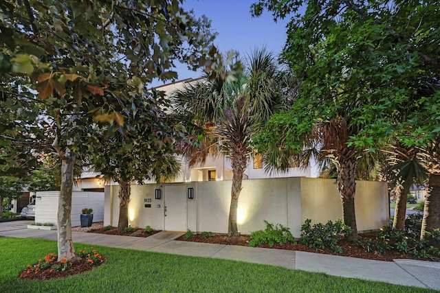 view of front facade featuring an attached garage and stucco siding