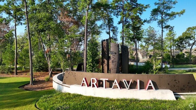 community / neighborhood sign with a yard