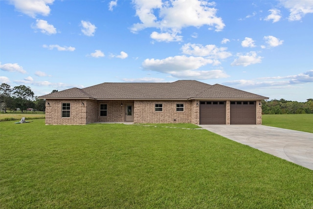 view of front of home featuring a garage and a front yard