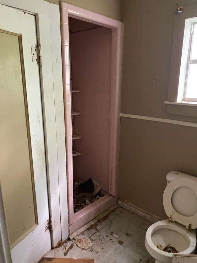 bathroom featuring toilet