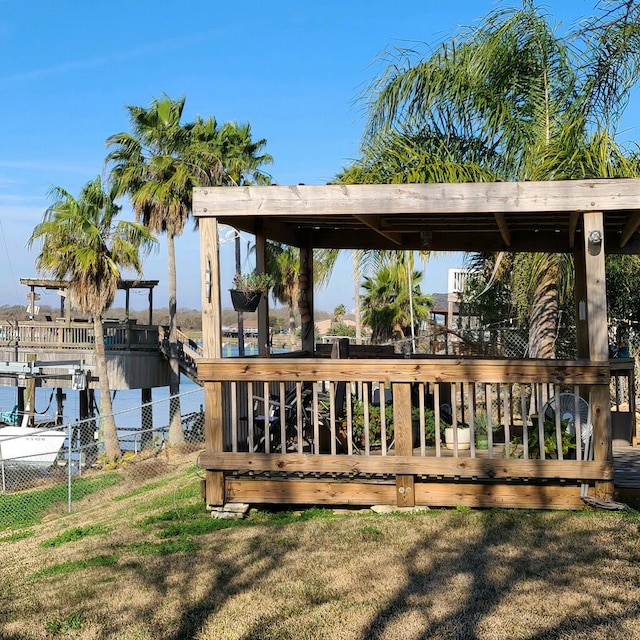 Listing photo 2 for 2646 Bay Oaks Harbor Dr, Baytown TX 77523