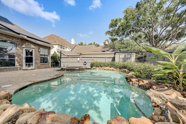 view of swimming pool