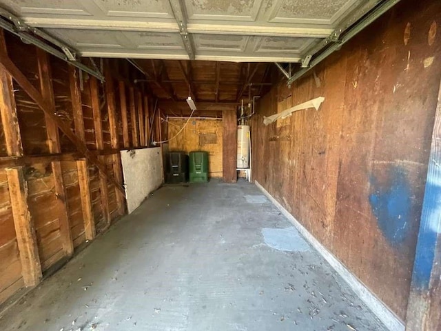 1507 Demaree Ln, Houston, TX 77029 - garage featuring water heater